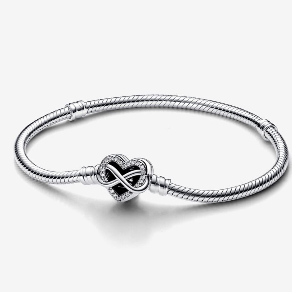NWOT Moments Sparkling Infinity Heart Clasp Snake Chain Bracelet Sterling Silver
